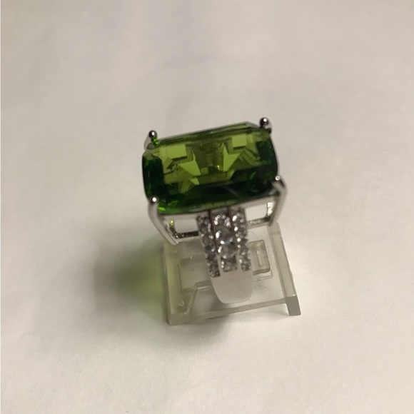 Peridot Stamped 925 Sterling Silver Ring - Picture 3 of 7